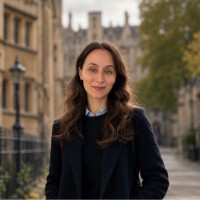 Dr. Lirandë Pira